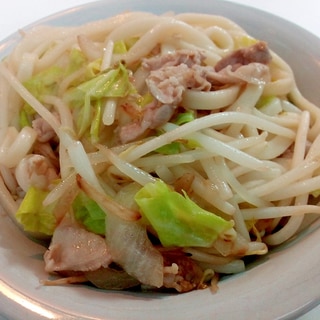 ウエイパーで　豚バラ肉と野菜の焼き饂飩